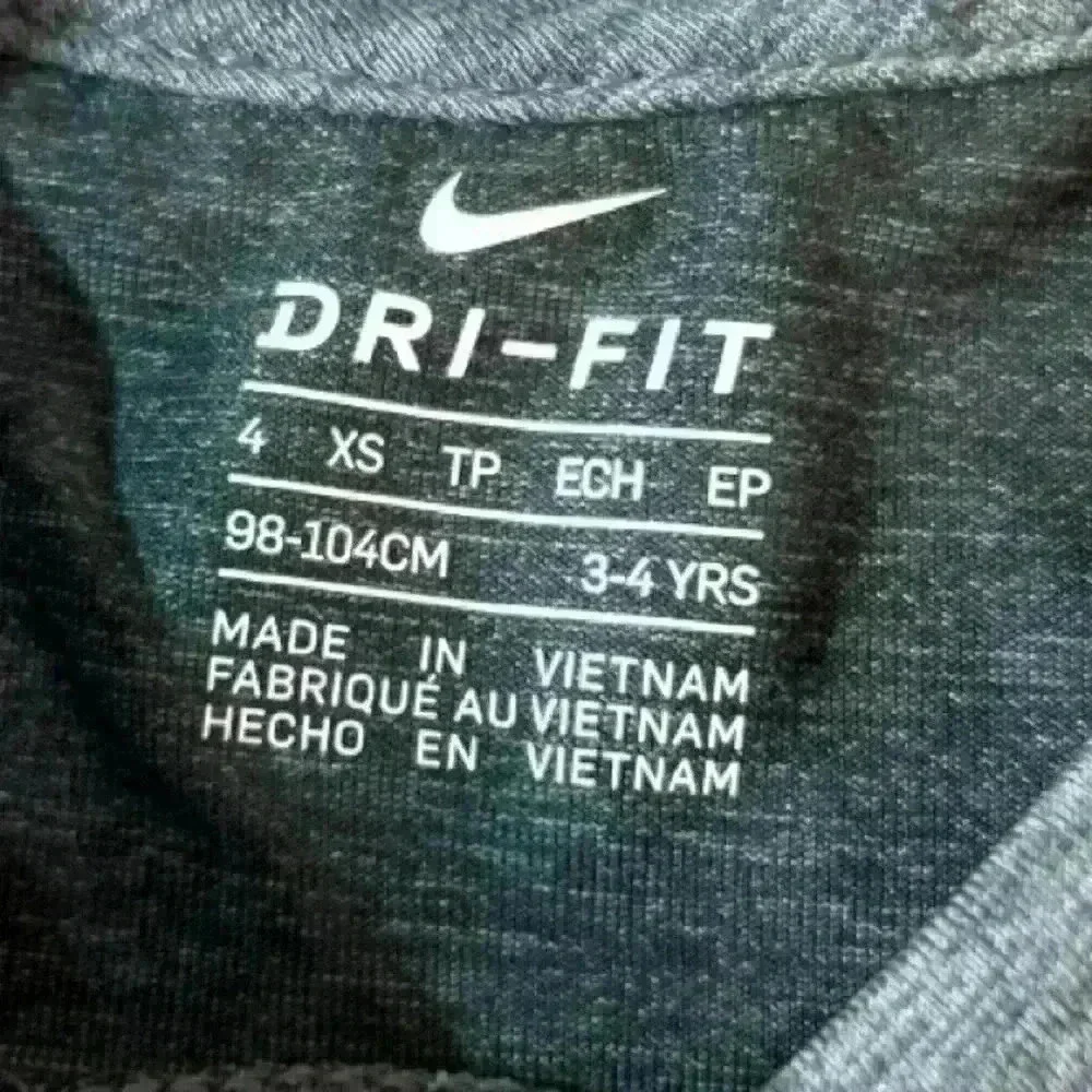 NIKE DRI-FIT T-SHIRT - size 3-4 years